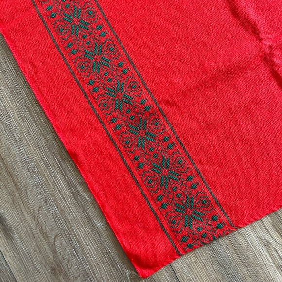 Vintage Embroidered Rectangular Tablecloth 81.5x60 Red Green Christmas Holidays - Picture 2 of 14